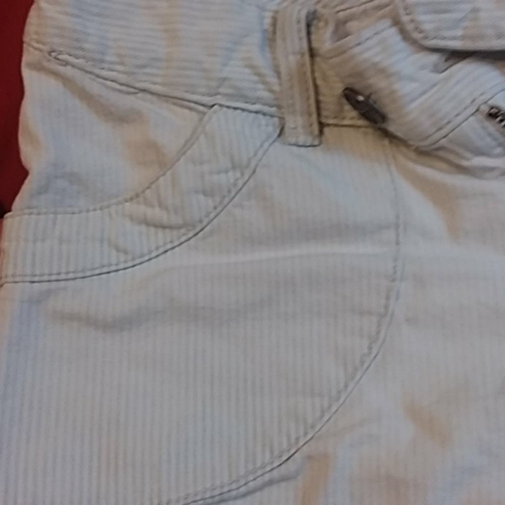 Shorts - Picture 2 of 3